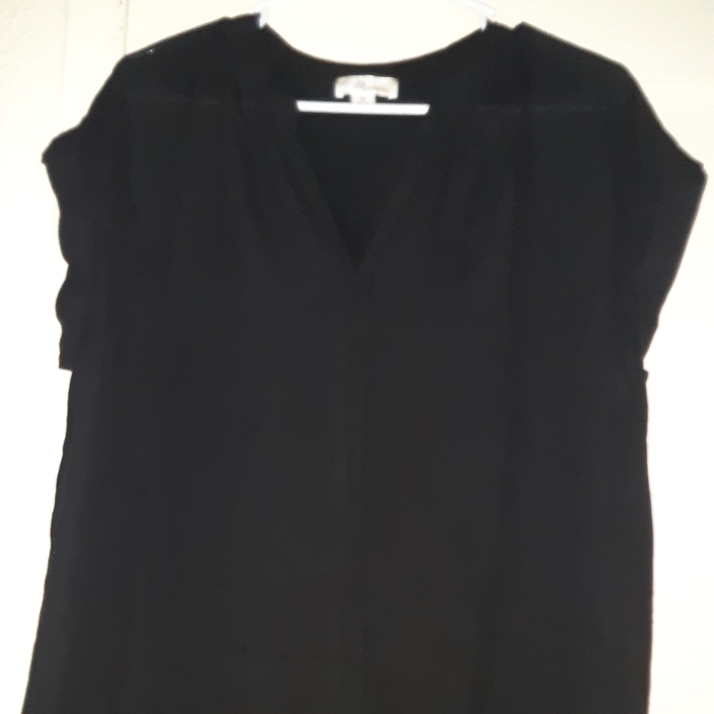 Black top - Picture 4 of 4